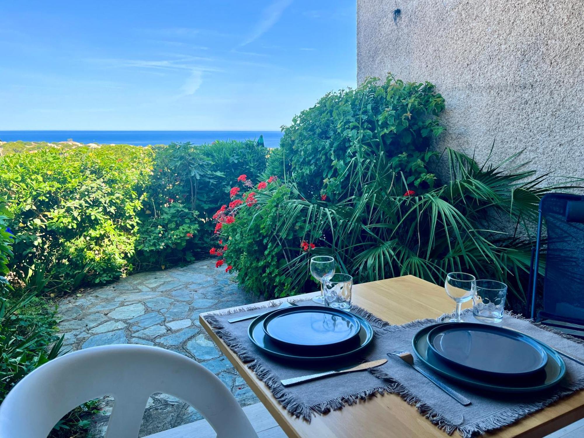 Joli Vue Avec Terrasse Et Jardinet A Sant Ambroggio *