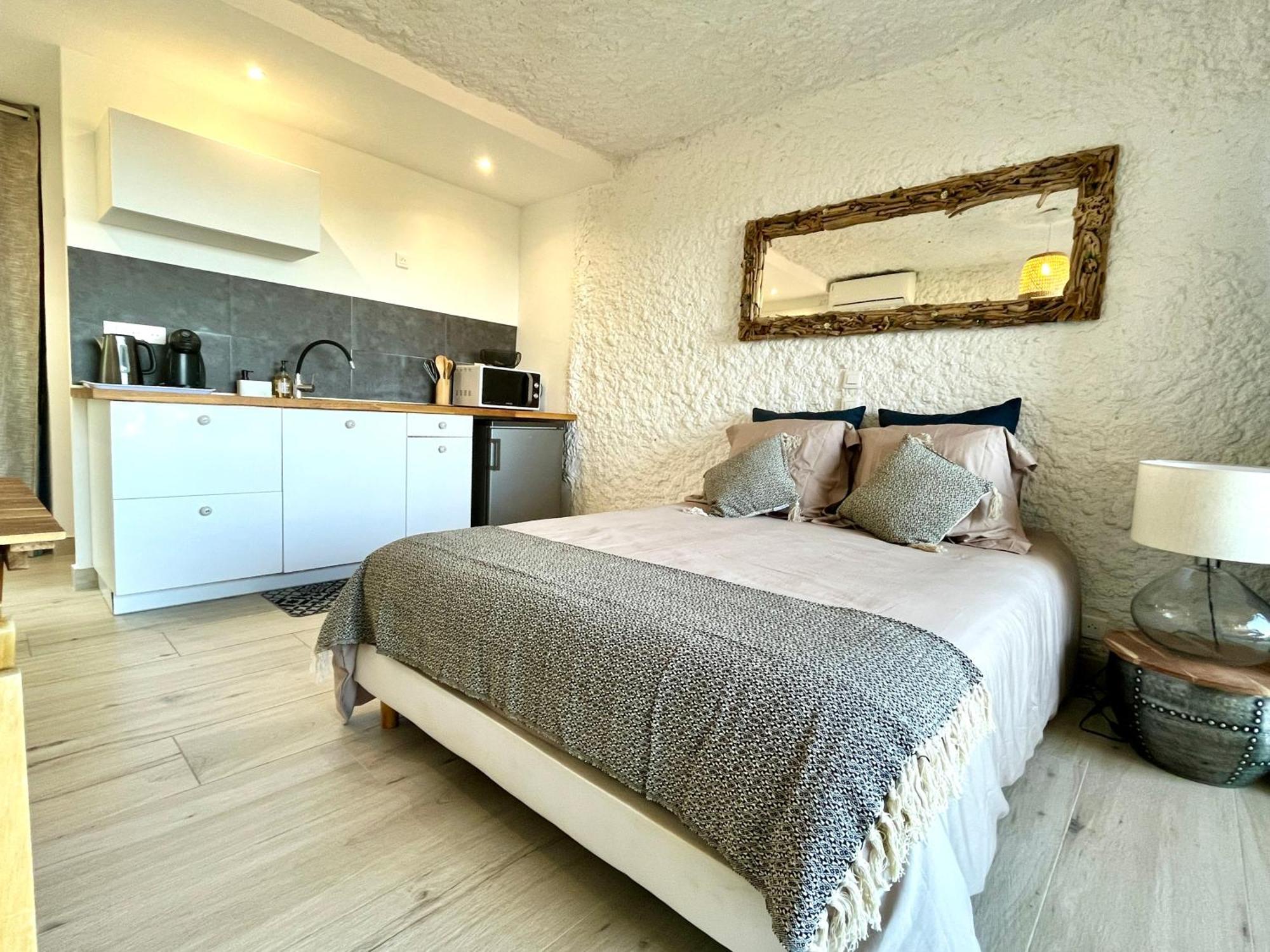 Joli Vue Avec Terrasse Et Jardinet A Sant Ambroggio Appartement